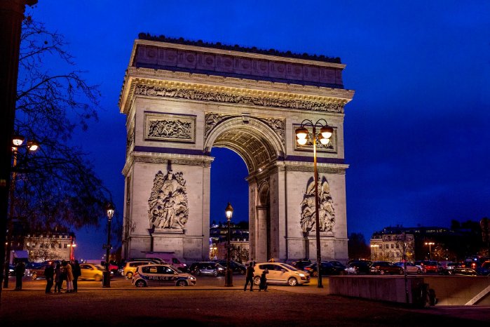 arc-de-triomphe-1283422_1920.jpg