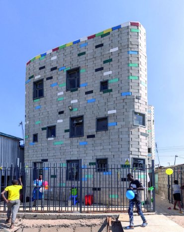 PERI_School_Opening_Kibera_Building_300dpi-cmyk.jpg&fileId=270944&x=1280&y=1024&a=true