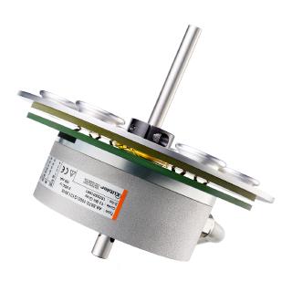 Teller-Schleifring mit Drehgeber kombinierbar. Neben einer zuverlässigen Übertragung von Strom, Signalen und Daten werden hier Positionieraufgaben übernommen.