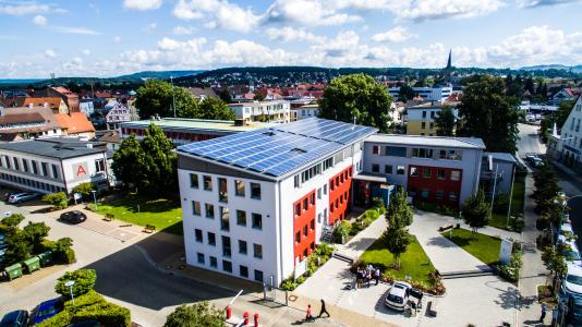 Photovoltaik auf dem Landratsamt in Forchheim (© iKratos)