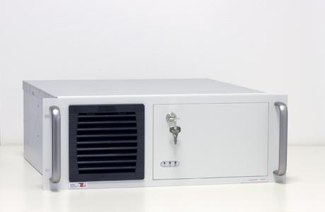IP54-geschützter Industrie-PC in schwarz oder RAL7035