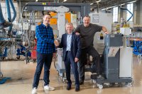 Freuen sich über Zuwachs für den SKZ-Maschinenpark (von links): Andreas Büttner (Leiter Bildung und Technikum MCE, SKZ), Harald Zang (Gesamtvertriebsleiter Maag) und Kersten Kurda (Technischer Leiter MCE, SKZ).