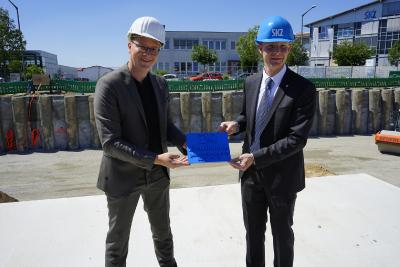 Am 23. Juli fand die feierliche Grundsteinlegung für die SKZ Modellfabrik statt