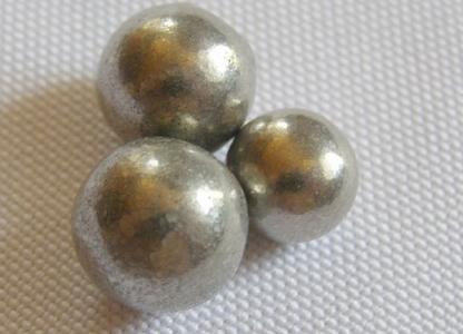 Kugeln aus reinem Nickel / Foto: Rene Rausch (Wikipedia)