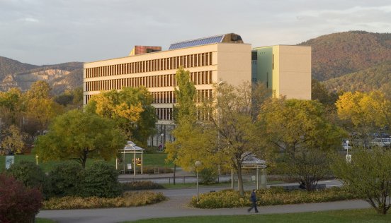 Universitaetsklinikum_Gebaeudeansicht.jpg