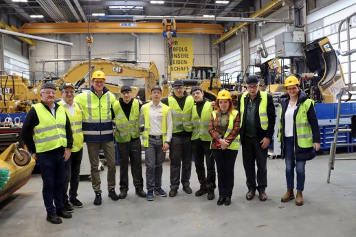 Foto-PM-Zeppelin-Cat-Pilotprojekt-rumänische-Berufsschulabsolventen a.jpg