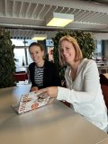 Lorena Haigis, Employer Branding, und Vanessa Stein, HR, u. a. verantwortlich für den Bereich Lebenslagen (v.l.n.r.), freuen sich über das gute Abschneiden in der Brigitte-Studie / Bild: Würth Elektronik