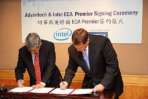 Jeff Chen (Advantech CTO) and Joe Jensen(Intel, GM of Embedded Computing Group) Signed Prem.JPG