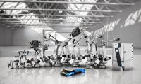 Comau Robotics bietet Roboter, Schweißzangen, Laserquellen und FTS