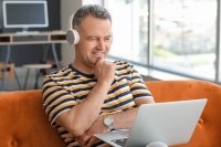 Dank Live-Online-Unterricht können die Weiterbildungsangebote aus den Bereichen Energie und Umwelt auch von zu Hause oder im Büro genutzt werden. / AdobeStock 336394711 Pixel Shot erweiterte Lizenz Dank Live-Online-Unterricht können die Weiterbildungsangebote aus den Bereichen Energie und Umwelt auch von zu Hause oder im Büro genutzt werden. / AdobeStock 336394711 Pixel Shot erweiterte Lizenz