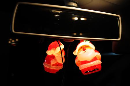 Leuchtschmuck im Auto? Ist verboten!