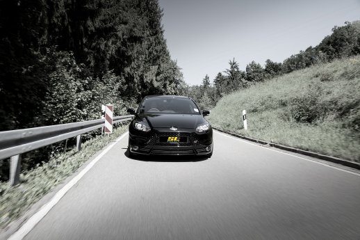low_ST_Ford_Focus_ST_Fahraufnahme2.jpg