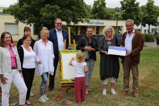 20.000-Euro-Spende für ukrainische Kinder in Troisdorf.JPG