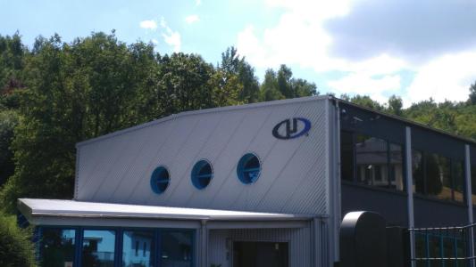 Ein kleiner Einblick in die neueste Niederlassung von Microdrones in Siegen, Deutschland. Mit 2080 qm2 erweitert das Unternehmen nicht nur seine Einrichtungen, sondern vor allem auch seine Belegschaft