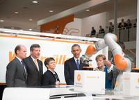 Kanzlerin Merkel und Präsident Obama besuchen Weidmüllers Industry 4.0 Cockpit