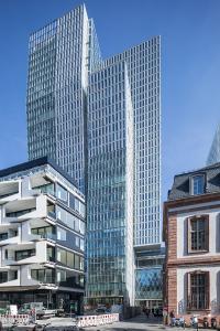 Neue Schüco Repräsentanz im Frankfurter Nextower: Auf 772 Quadratmetern können Architekten, Kunden und Interessenten die innovative Markenwelt von Schüco live vor Ort erleben, Bildnachweis: Schüco International KG, Fotograf: Lukas Palik