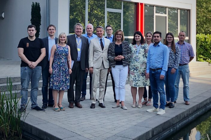 Gruppenbild_Besuch_Staatssekretaerin-Schuetz.jpg