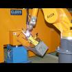 Roboterschweißzelle Z6 mit Industrieroboter ROMAT® 320 und schnellem Werkstückpositionierer ORBIT 5 DP in der rationellen Kleinteilefertigung.