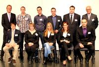 Obere Reihe (v.l.n.r.) Moderator Markus Brock, Stefan Frank, Jonas Bothe, Patrick Schön, Marcel Leiser und IHK-Präsident Thomas Philippiak. Untere Reihe (v.l.n.r.) Nicolai Klenk, Katharina Janke, Stefanie Friedrich, Laura Götz und Roy Allert Obere Reihe (v.l.n.r.) Moderator Markus Brock, Stefan Frank, Jonas Bothe, Patrick Schön, Marcel Leiser und IHK-Präsident Thomas Philippiak. Untere Reihe (v.l.n.r.) Nicolai Klenk, Katharina Janke, Stefanie Friedrich, Laura Götz und Roy Allert