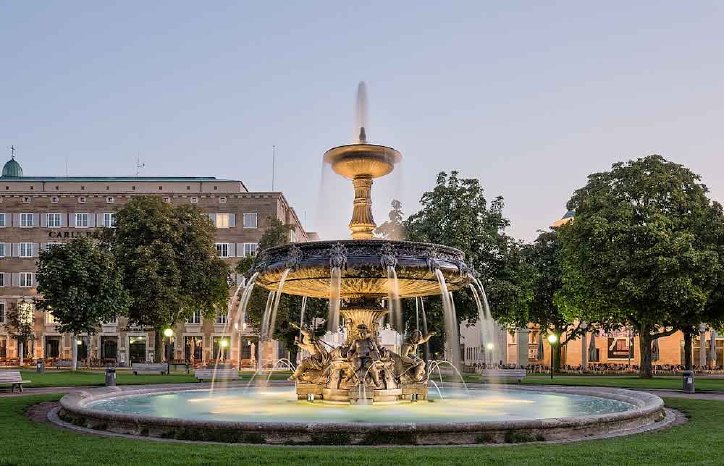 Schlossplatz Stuttgart.jpg