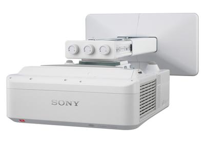 Die neuen Ultra-Kurzdistanzprojektoren von Sony eigenen sich besonders für Anwendungen in Bildungseinrichtungen – etwa bei Projektionen auf Smart Boards (hier: VPL-SW535)