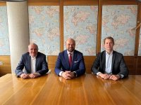 Von links nach rechts: Thomas Hansmann, CTO der SMS group, Sami Takaluoma, Präsident und CEO von Metso, und Jochen Burg, CEO der SMS group, feierten die Unterzeichnung am Mittwoch, den 28. Mai, in München Von links nach rechts: Thomas Hansmann, CTO der SMS group, Sami Takaluoma, Präsident und CEO von Metso, und Jochen Burg, CEO der SMS group, feierten die Unterzeichnung am Mittwoch, den 28. Mai, in München