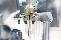 Anwendung eines pneumatischen Parallelgreifers (Bild: Schunk)
