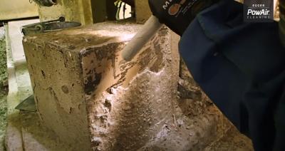 Reinigen nur mit KALTER-TROCKEN-DRUCK-LUFT