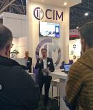 Logistics Consultant Maarten Janssen präsentiert die Lösungen der CIM im Rahmen der geführten WMS-Tour