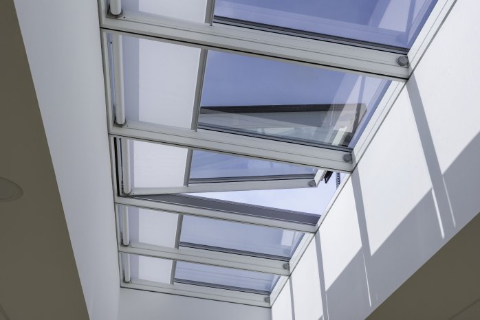 Fenster mit integrierter Lüftungs- und Sonnenschutzfunktion .jpg