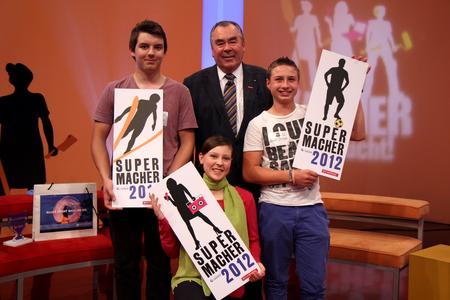 Die drei Supermacher des bayerischen Handwerks mit dem Präsidenten des Bayerischen Handwerkstags Heinrich Traublinger, MdL a. D.: Christian Pauls, Verena Luderschmid und Armin Stamm (v.l.n.r.) / Foto: BHT/Schuhmann