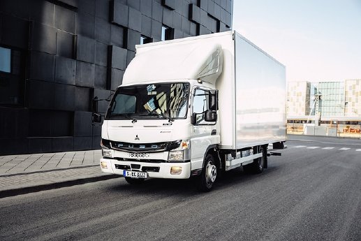 300-eTrucks-ausgeliefert-Daimler-Truck-und-FUSO-eCanter-erreichen-weitere-E-Meilensteine.jpg