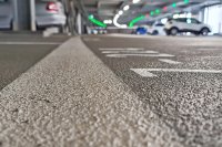 Der aktuelle Prüfbericht bestätigt die Langzeitbeständigkeit des OS 8-Systems mit MC-DUR 1200 VK und MC-DUR 1252 im Parkhaus P3 des Flughafens Zürich-Kloten.