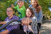 Bei der großen Eröffnungsfeier Anfang Oktober startete das Kinder- und Familienzentrum von Jumpers bei strahlendem Sonnenschein in seinen künftigen Alltag in Gera-Lusan – mit Spiel und Spaß für Groß und Klein (Quelle: Rittal GmbH & Co. KG)