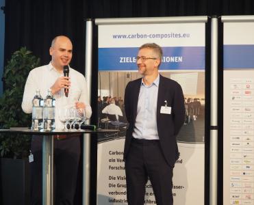 Die beiden Organisatoren Roland Hinterhölzl, Abteilungsgeschäftsführer des CC Austria (li.), und Schriftführer Gerald Pinter (re.) begrüßen die Gäste zum CU Forum 2019. (© CU)
