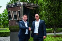 v. l.: Mario Husemann von REMONDIS und Dirk Schneider von Schüco übernehmen die Geschäftsführung der RE:CORE GmbH und freuen sich auf die Zusammenarbeit.