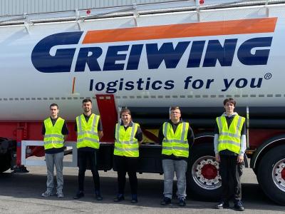 Zum Start in das Berufsleben heißt GREIWING in diesem Jahr 17 neue Auszubildende willkommen, fünf von ihnen am Standort Duisburg. (Foto: GREIWING logistics for you GmbH)