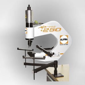 The AP 250 for punching without pre-drilling. When the tasks are getting bigger, the devices from our AP line show their full potential. For example, for quick and easy punching of round, square, rectangular or special shapes in control cabinet doors, terminal boxes, cable routing plates or housings with a projection of up to 250 mm - right up to the edge.