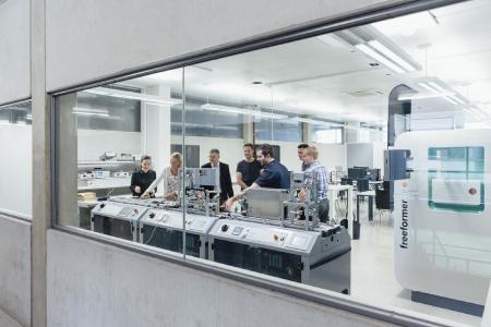 Die Transferplattform BW Industrie 4.0 / Künstliche Intelligenz (TPBW I4.0 / KI) Projekt soll mittelständischen Unternehmen in der Region helfen, die Chancen im Bereich der digitalen Vernetzung und der Künstlichen Intelligenz besser zu nutzen / Fotohinweis: © Hochschule Aalen | Sven Döring