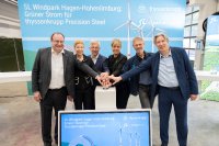 Von links nach rechts: Andre Matusczyk, Geschäftsführer der thyssenkrupp Hohenlimburg GmbH, Dr. Heike Denecke-Arnold, Produktions- und Vertriebsvorstand bei thyssenkrupp Steel, Erik O. Schulz, Oberbürgermeister Hagen, Mona Neubaur, NRW-Wirtschaftsministerin, Klaus Schulze Langenhorst, Gründer und Geschäftsführer der SL NaturEnergie, Milan Nitzschke, Geschäftsführer der SL NaturEnergie Von links nach rechts: Andre Matusczyk, Geschäftsführer der thyssenkrupp Hohenlimburg GmbH, Dr. Heike Denecke-Arnold, Produktions- und Vertriebsvorstand bei thyssenkrupp Steel, Erik O. Schulz, Oberbürgermeister Hagen, Mona Neubaur, NRW-Wirtschaftsministerin, Klaus Schulze Langenhorst, Gründer und Geschäftsführer der SL NaturEnergie, Milan Nitzschke, Geschäftsführer der SL NaturEnergie