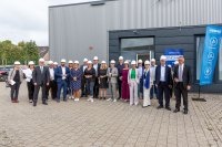 WEMAG-Technikvorstand Thomas (r.) informiert Ostseeparlamentarier über Herausforderungen bei der Energiewende. Foto: WEMAG/Rudolph-Kramer