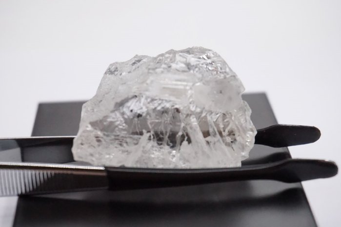 LOM - 113 carat gem-quality white Lulo diamond_04012020.jpg