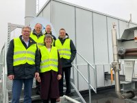 Einweihung der neuen Wärmepumpe von HanseWerk Natur, das zu HanseWerk gehört, auf dem Dach des Stadtzentrums Schenefeld.