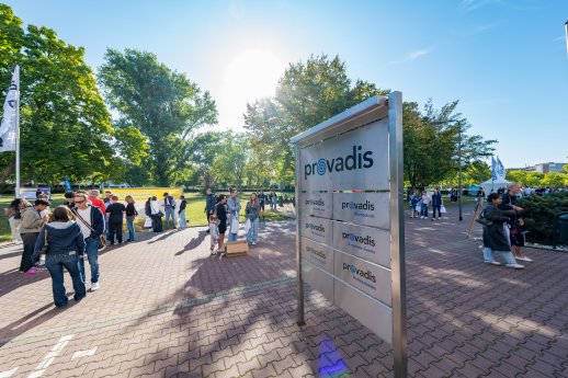 Provadis_öffnet_den_Campus_Die_Erlebniswelt_zeigt_Wege_in_Ausbildung__Studium_und_Beruf.jpg