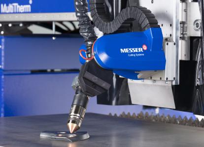 Bild: Der MetalMaster Xcel ist unter anderem ausgerüstet mit dem kompakten 5-Achsen-Plasmafasenschneidaggregat Bevel-R. Beide Systeme zeigen wir in der Live-Demo auf der Messe.