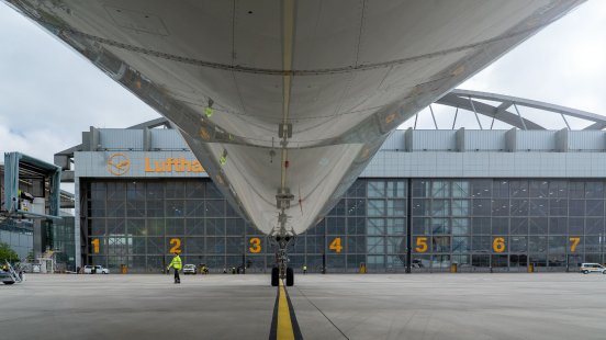 2021-03-08_Jahresbericht_Annual_Report_Lufthansa_Technik_AG.jpg