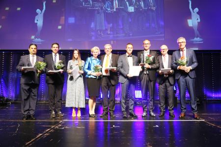 Finalisten Baden-Württemberg 2019 – in der Mitte: Roland Rüdinger mit Begleitung (Rüdinger Spedition GmbH ) / Bildquelle: Boris Löffert / Oskar-Patzelt-Stiftung