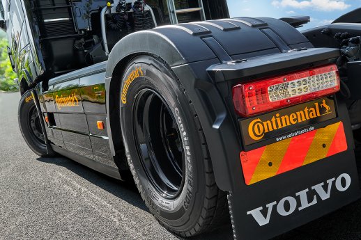 Volvo_Conti_Mjoelner_Tire1.jpg