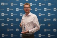 Joe Haukos, Distribution Manager Americas bei Würth Elektronik eiSos, freut sich über den Best-in-Class Award 2022 von Mouser Electronics: schon zum dritten Mal hintereinander erfolgreich.