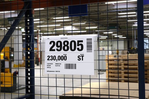 Drahtbügeltasche am Gitter.jpg